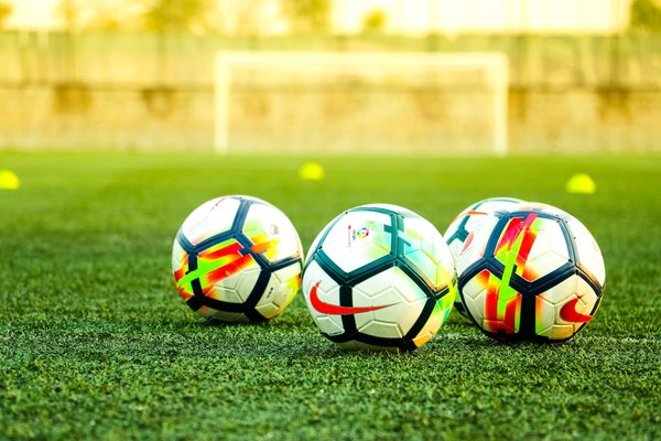 Les compétitions et clubs de football les plus prestigieux à suivre