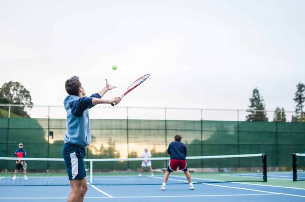 Quels sont les bienfaits des sports de raquette pour la santé physique et mentale ?