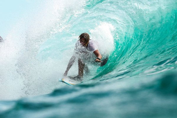 5 Raisons pour Lesquelles Vous Devriez Prendre des Cours de Surf à Hendaye